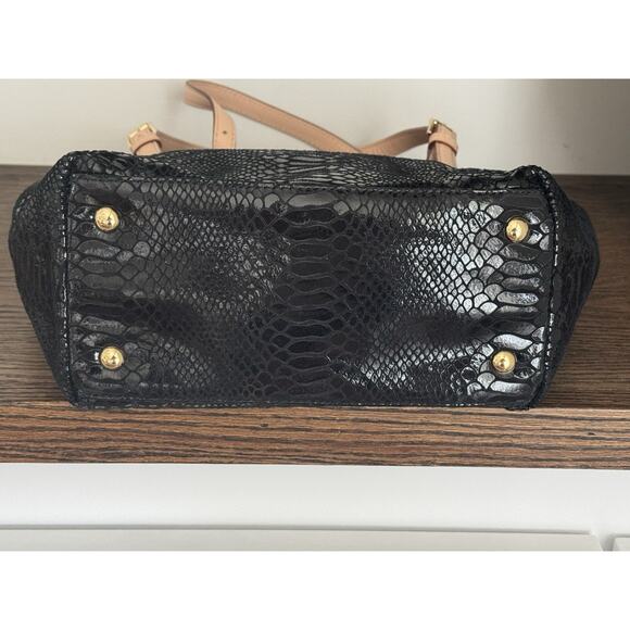 EUC Michael Kors Shiny Black Leather Snakeskin Shoulder Bag Gold Lining - Picture 11 of 16
